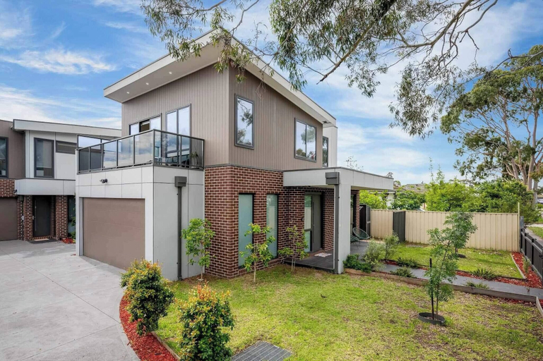Exterior 3, Luxurious 3-bedroom Townhouse in Charming Maidstone 7 KM TO CBD, Melbourne