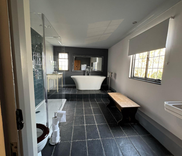 Bathroom 3, The Red Lion Stodmarsh, Kent