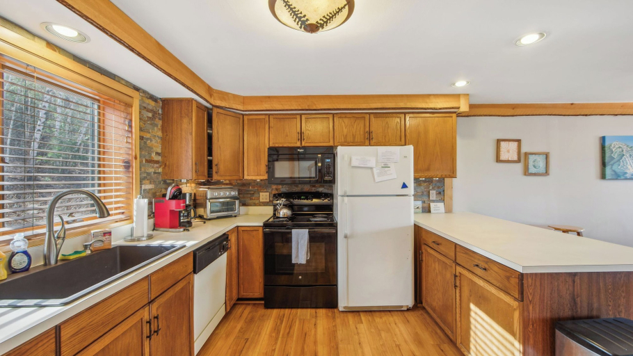 Interior 2, Echo by Avantstay Sauna + Indoor Pool + Fireplace Near Gore Mountain, Warren