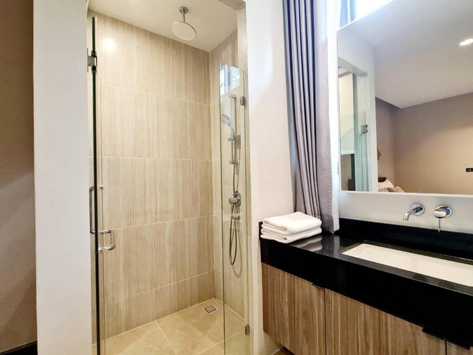 Bathroom 5, Inara Villas 143, Pattaya