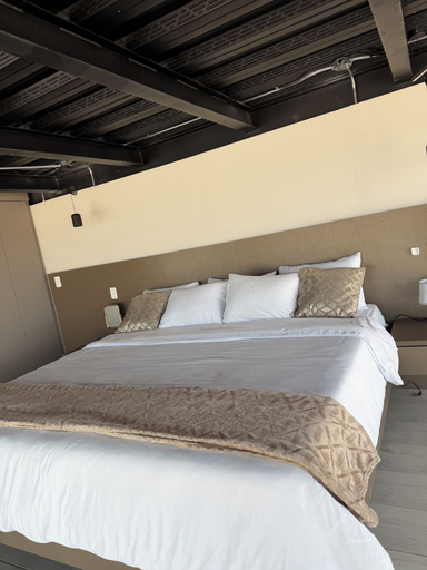 Room 2, Suite moderna totalmente amoblada, Quito