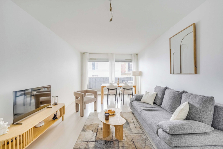 Living area 4, Spacious Apartment 1BR/2P - Auteuil, Paris