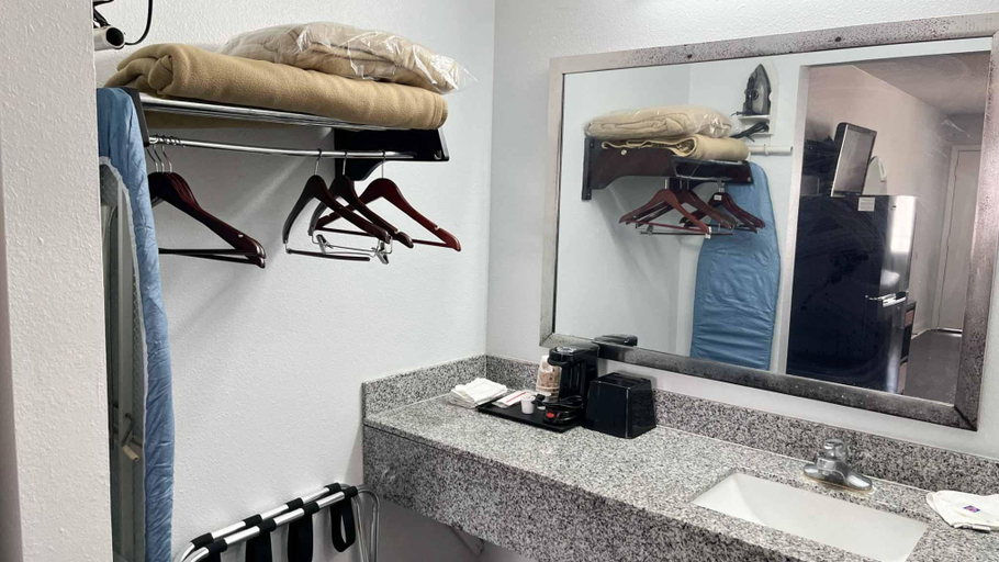Bathroom 3, Studio 6 Suites Opelousas, LA, Saint Landry