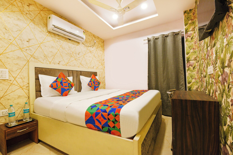 Room 5, Fabhotel Devika, Delhi