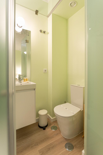 Bathroom 3, Historic Lisbon Guest House, Lisbon