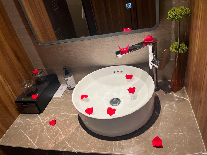 Bathroom 3, Home Inn Plus Xiamen Jimei University, Xiamen