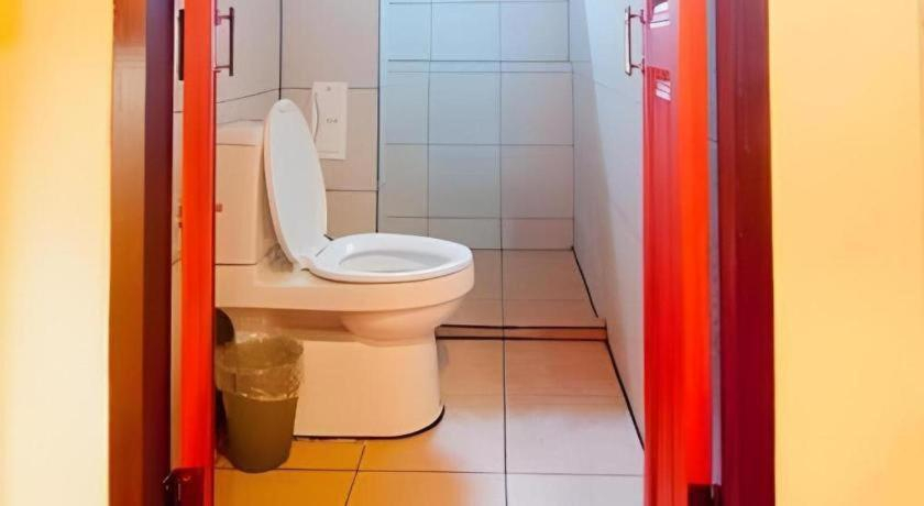 Bathroom 4, Kwan Phayao Villa, Muang Phayao