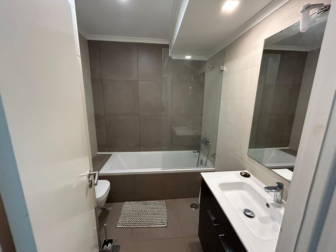 Bathroom, Sal Guest House, Almada
