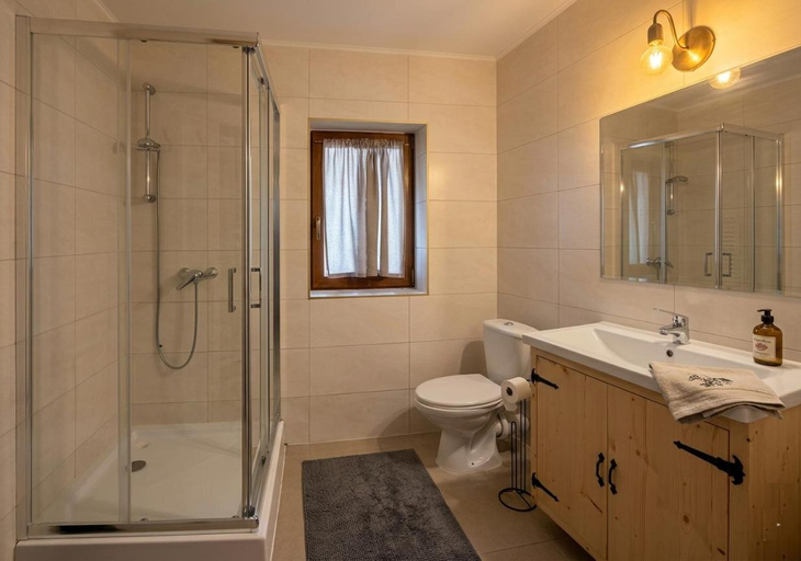 Bathroom 2, Hole, Tatra