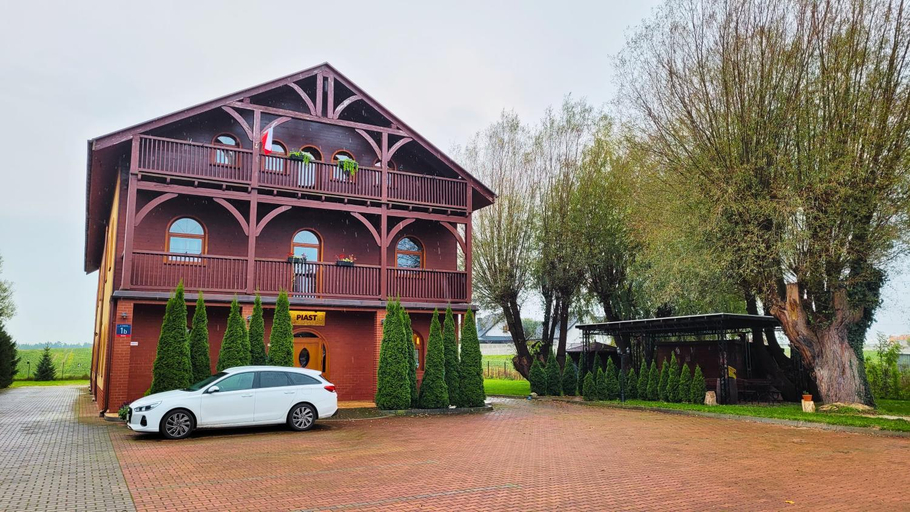 Exterior & Views