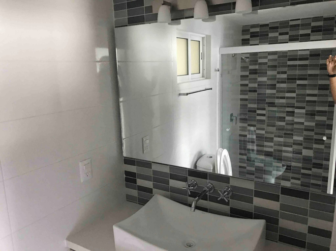 Bathroom 3, Beautiful Apartment With Pool, gym and Beach Just 80 Meters Walk, Fully Equipped, Manzanillo