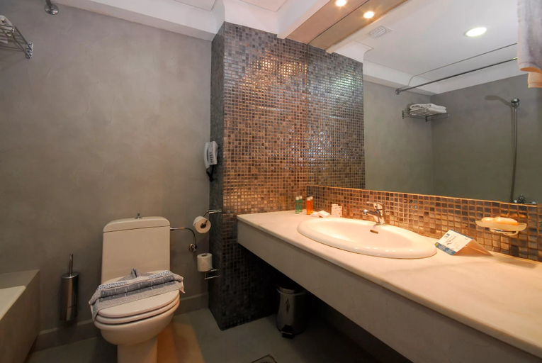 Bathroom 5, Kipriotis Village Resort, South Aegean