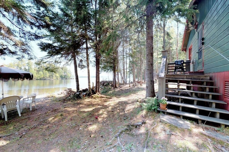 BBQ/picnic area, Moosehead Memories - Quiet Dog-friendly, Dock, & Firepit, Piscataquis
