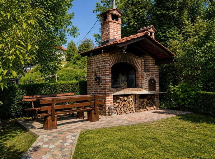 BBQ/picnic area 4, Holiday Home Damian, Zagreb