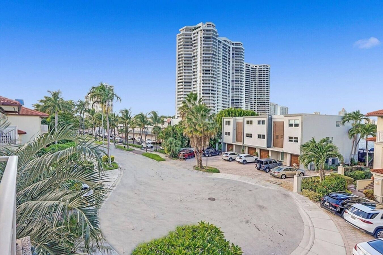 Interior 2, 518 Massive Waterfront Home With Pool!, Miami-Dade