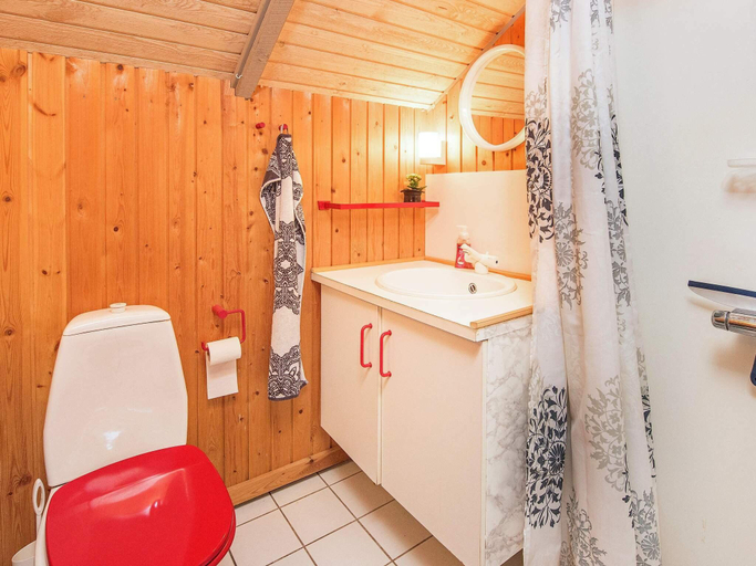 Bathroom 3, 4 person holiday home in Oksbøl, Varde