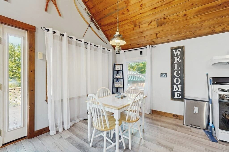 Room 4, Scenic Retreat With a Spacious Deck, gas Fireplace, and Moosehead Lake Views, Piscataquis