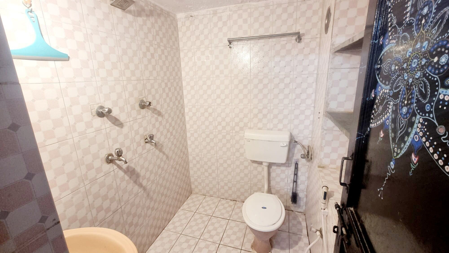 Bathroom 2, Karavan Kafe and Stay, Ajmer