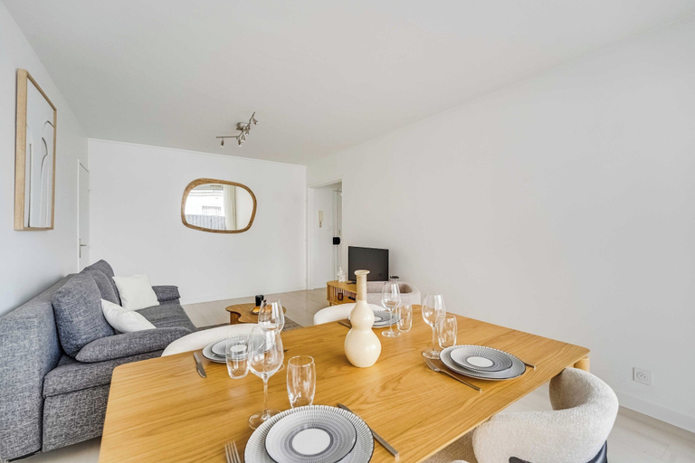 Living area 5, Spacious Apartment 1BR/2P - Auteuil, Paris