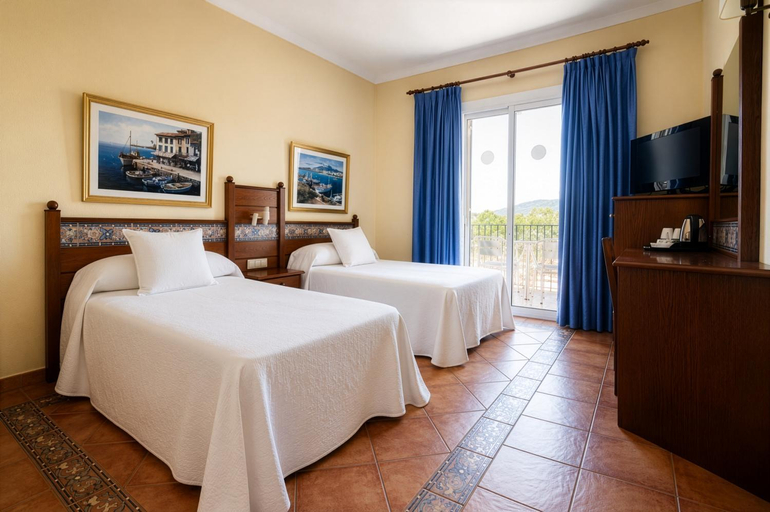 Bedroom 3, Hotel Roses Platja, Girona