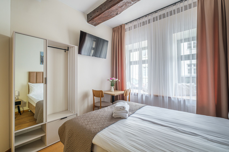 Room 2, Grodzka 7 Old Town by INITIUM, Gdańsk City