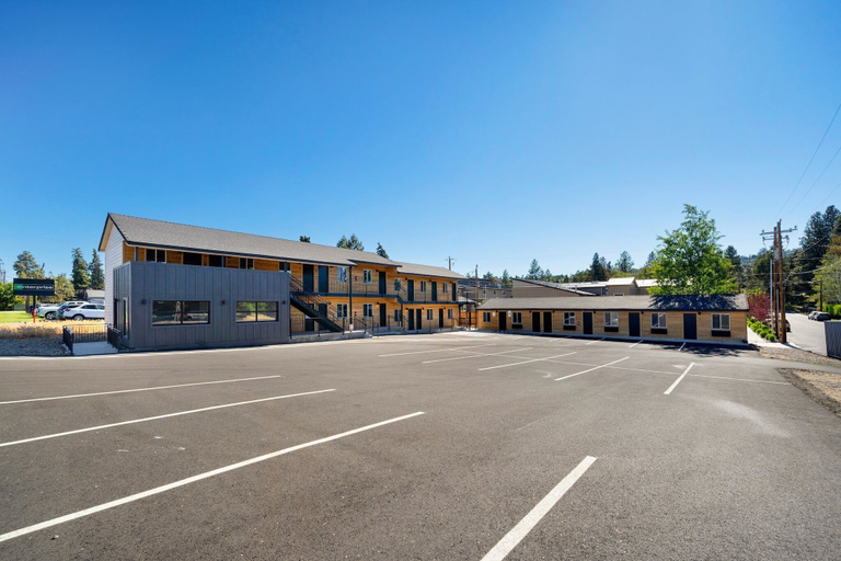 Others 5, Central Block Motel, Deschutes