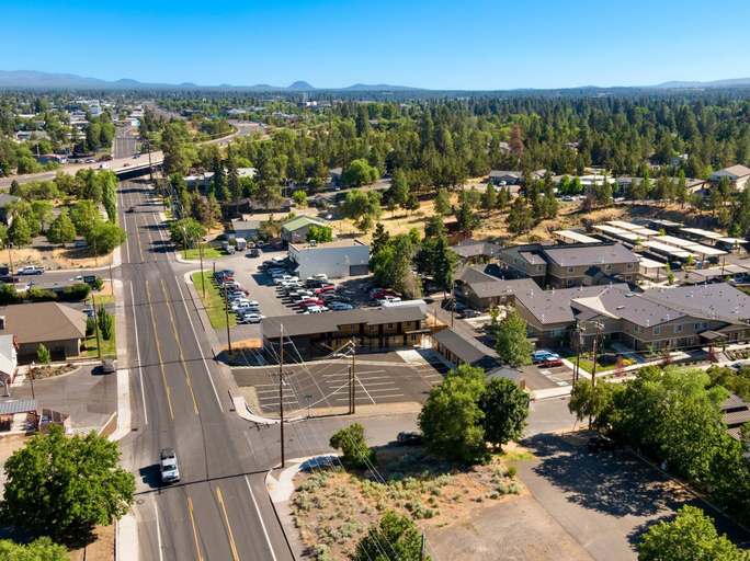 Others 5, Central Block Motel, Deschutes