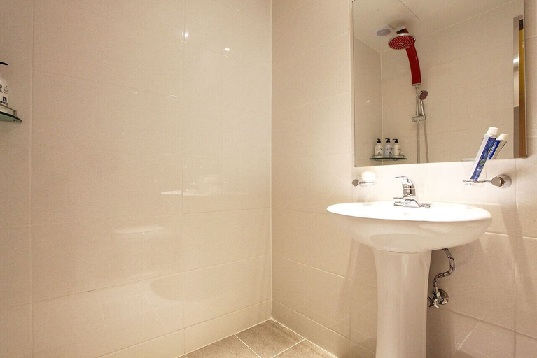 Bathroom 5, Luxury G Motel, Nam