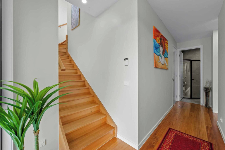 Interior 2, Luxurious 3-bedroom Townhouse in Charming Maidstone 7 KM TO CBD, Melbourne