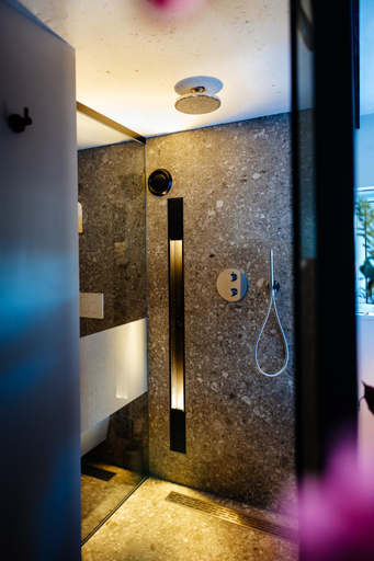Bathroom 2, La petite chambre, Ede