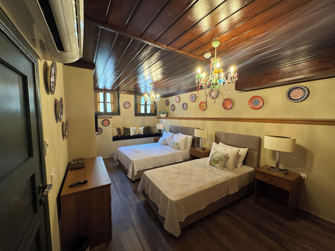Room 4, Bem Lion Inn, Merkez