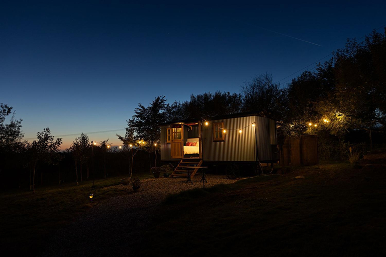 Exterior view 3, Da Vinci's Den, Devon