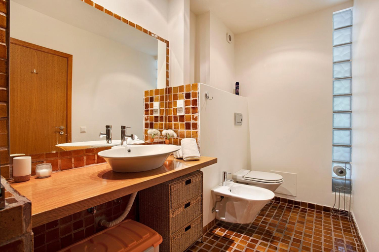 Bathroom 3, Arrancada 7, Silves