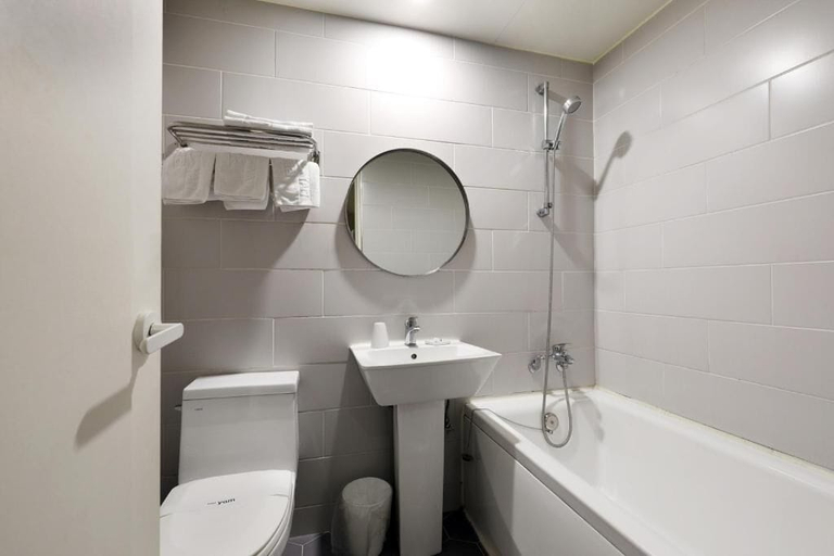 Bathroom 4, HotelYam Bucheon Station, Bucheon