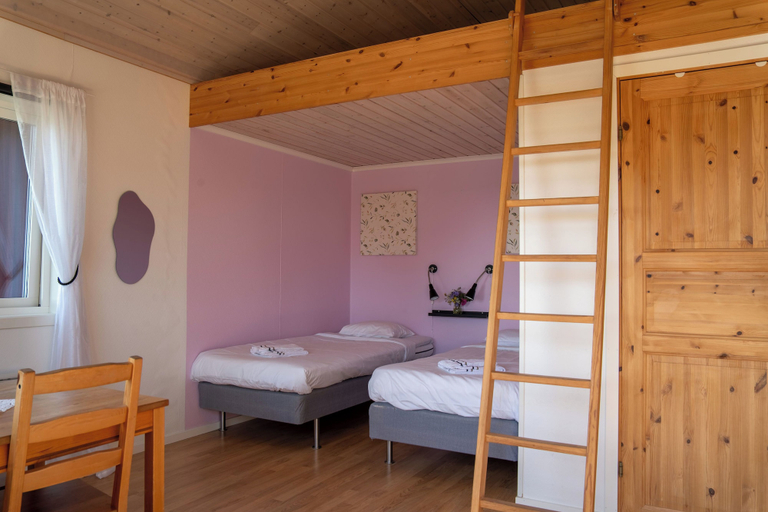 Bedroom 3, The Visitor Stugby, Mellerud