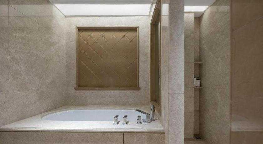Bathroom 3, Henan Hairong Hotel, Zhengzhou