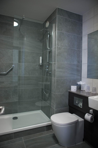 Bathroom 4, Maldron Hotel Sandy Road Galway