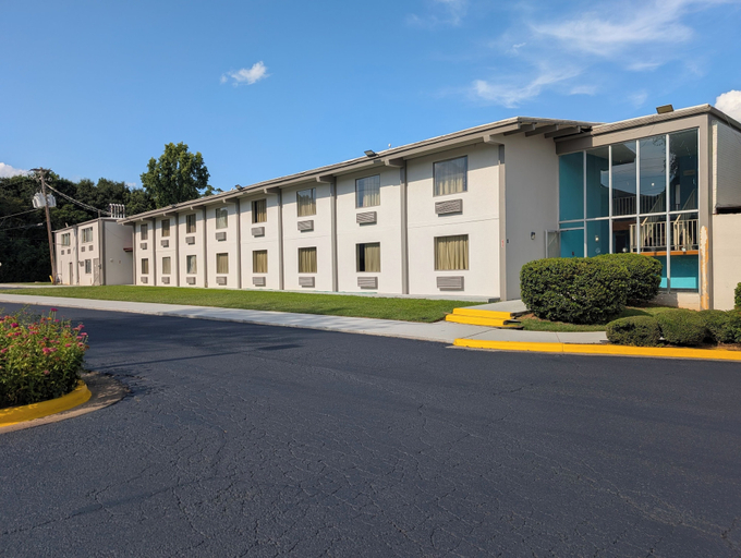 Exterior 5, Forsythia Inn, Monroe