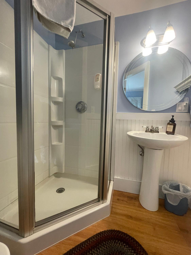 Bathroom 3, Black Lantern B&B, Sagadahoc