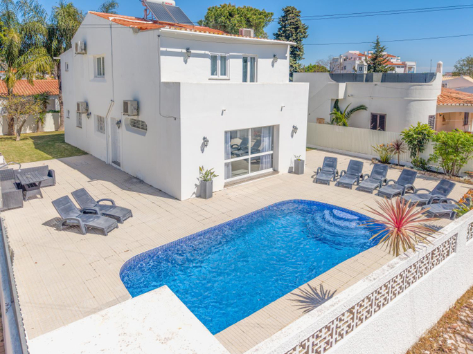 Sport & Beauty 2, Oura - Large Villa - Private Pool - 5 Bedrooms, Albufeira