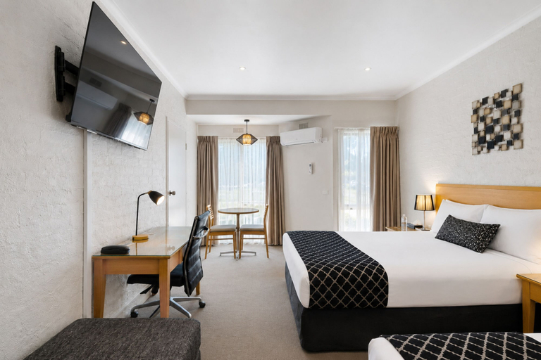Bedroom 3, Comfort Inn Coach & Bushmans, Mitchell - North