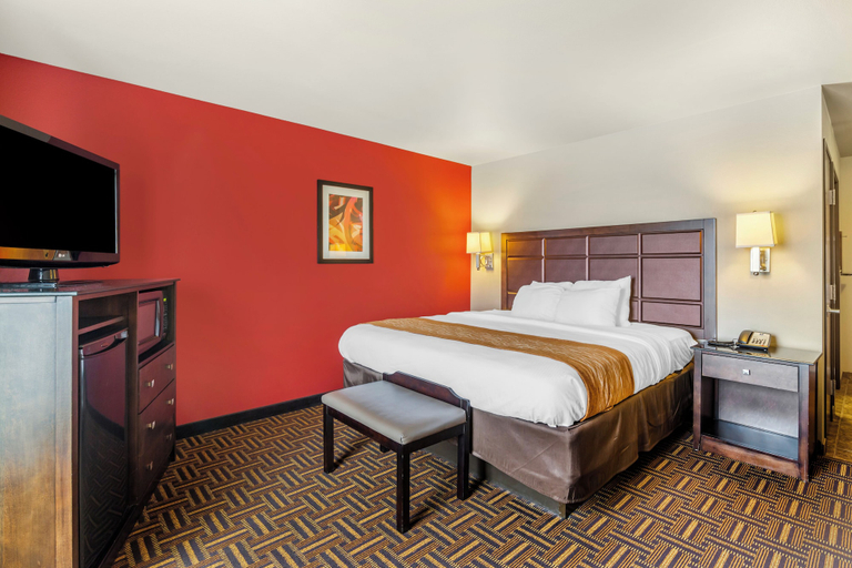 Room 3, Legend Hotel Minot, Ward