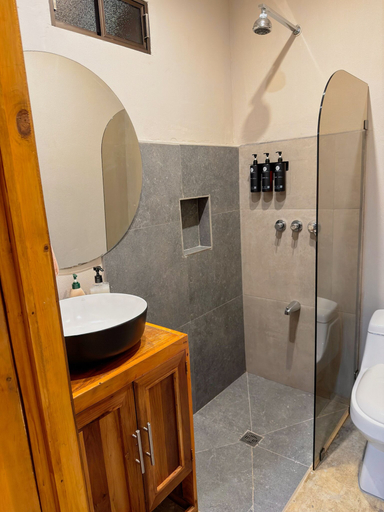 Bathroom 3, Tropical Apartments, Talamanca
