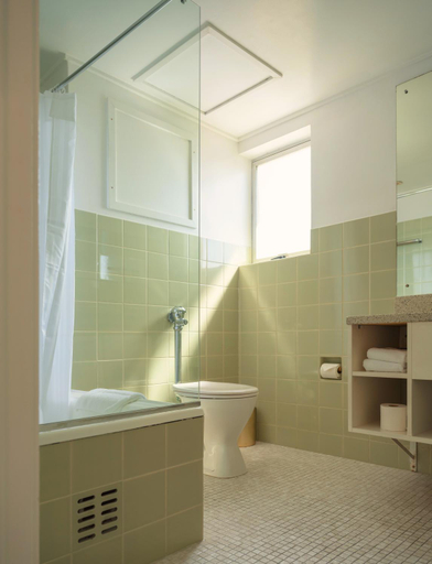 Bathroom 5, Bay Plaza Hotel, Wellington