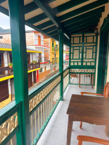 Others 4, Hotel Barajas, Jardín