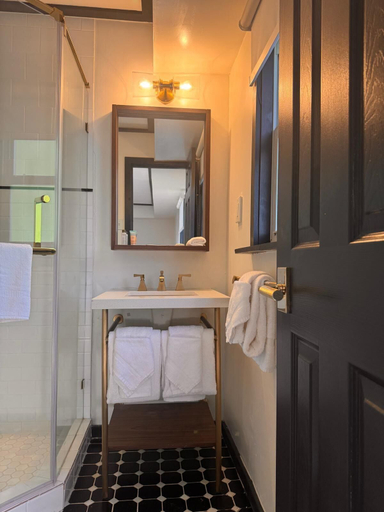 Bathroom 4, Community Court Motel, Saratoga