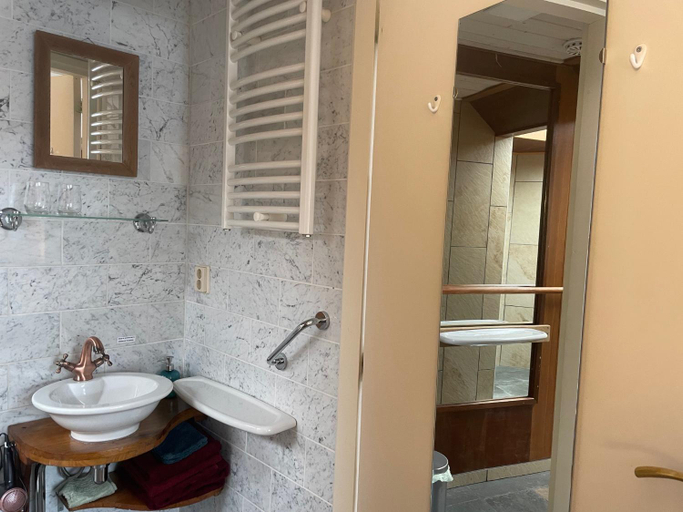 Bathroom, Selatuinen, Ooststellingwerf