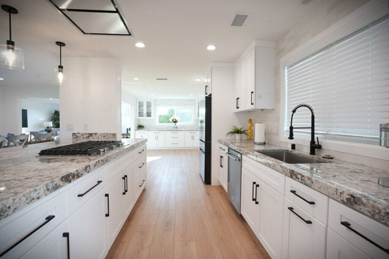 Others 5, Awesome 5 Bedroom 3 Bath Pool Home With In-ground Jacuzzi, Orange