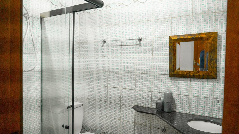 Bathroom 3, Casa das Seringueiras, Santarém