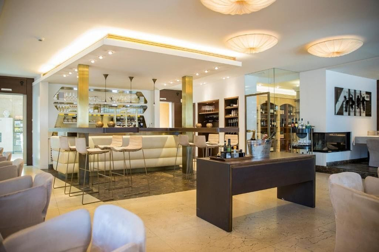 Bar (on property), Luxury Boutique Hotel Iris Porsche, Vöcklabruck